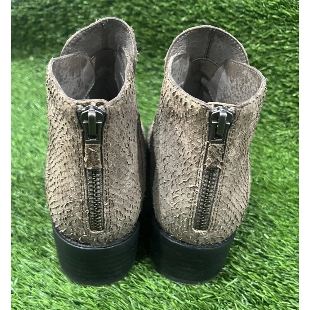 Eileen Fisher TUCK2-LT Embossed Leather Graphite Colored Booties Sz 7.5